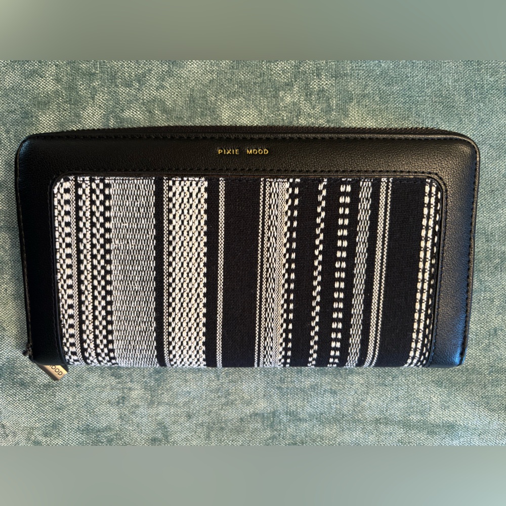 NWOT Pixie Mood Clutch Wallet